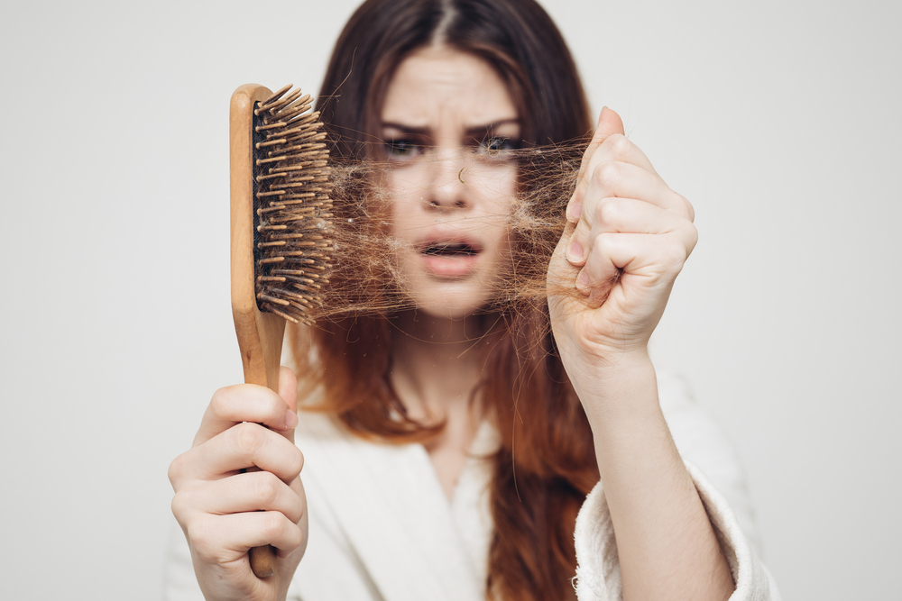 ریزش مو و بررسی عوامل مختلف آن